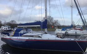 Yacht Highwayman